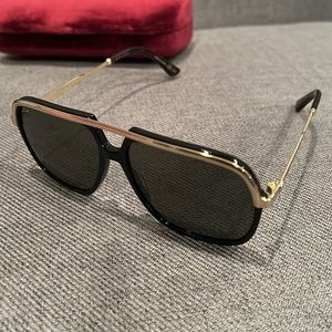 Men’s Gucci glasses gold & black